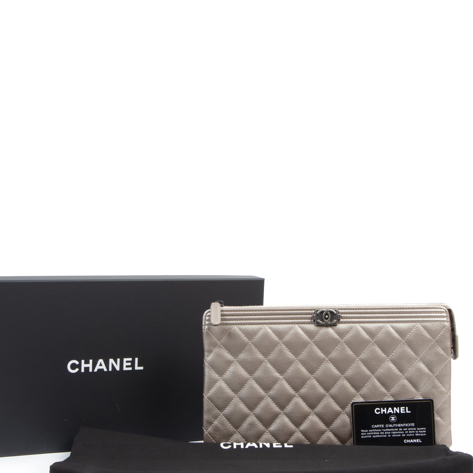 Authentieke tweedehands vintage Chanel Bronze Leather Caviar Boy Clutch koop online webshop LabelLOV