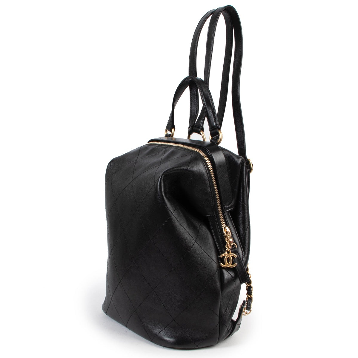 Shop safe online at Labellov in Antwerp this 100% authentic Chanel Black Quilted Lambskin Backpack