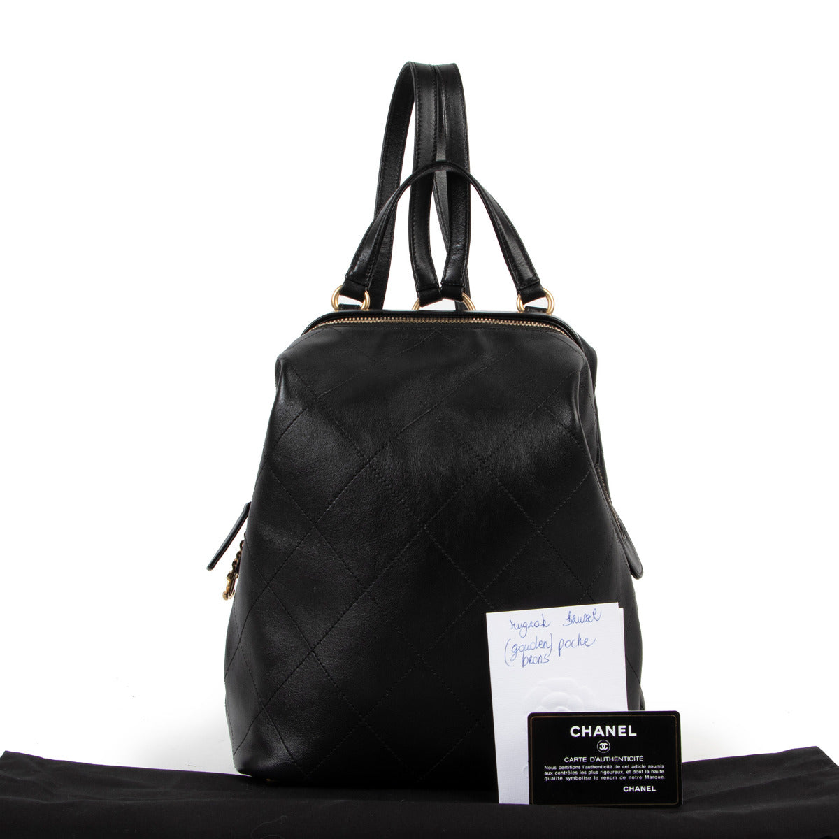Sac à dos matelassé en cuir d'agneau noir Chanel
