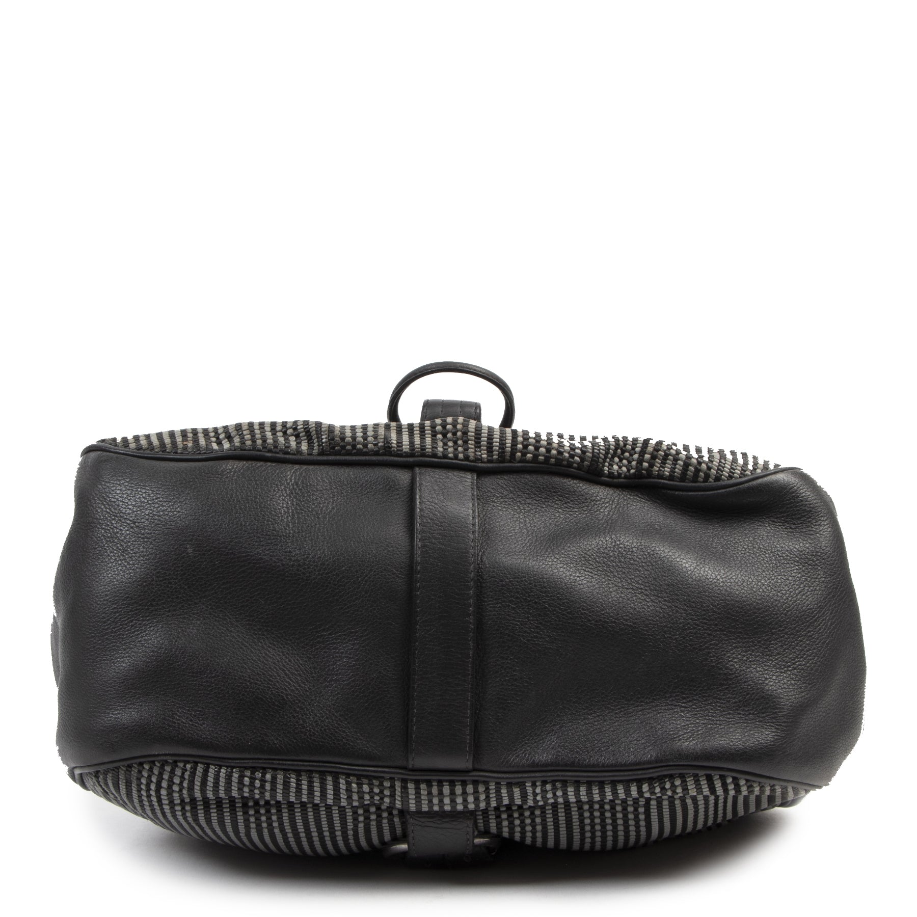 Buy authentic secondhand Delvaux Grey Toile de Cuir Lucifer at the right price at LabelLOV vintage webshop. Safe and secure online shopping. Koop authentieke tweedehands Delvaux Grey Toile de Cuir Lucifer