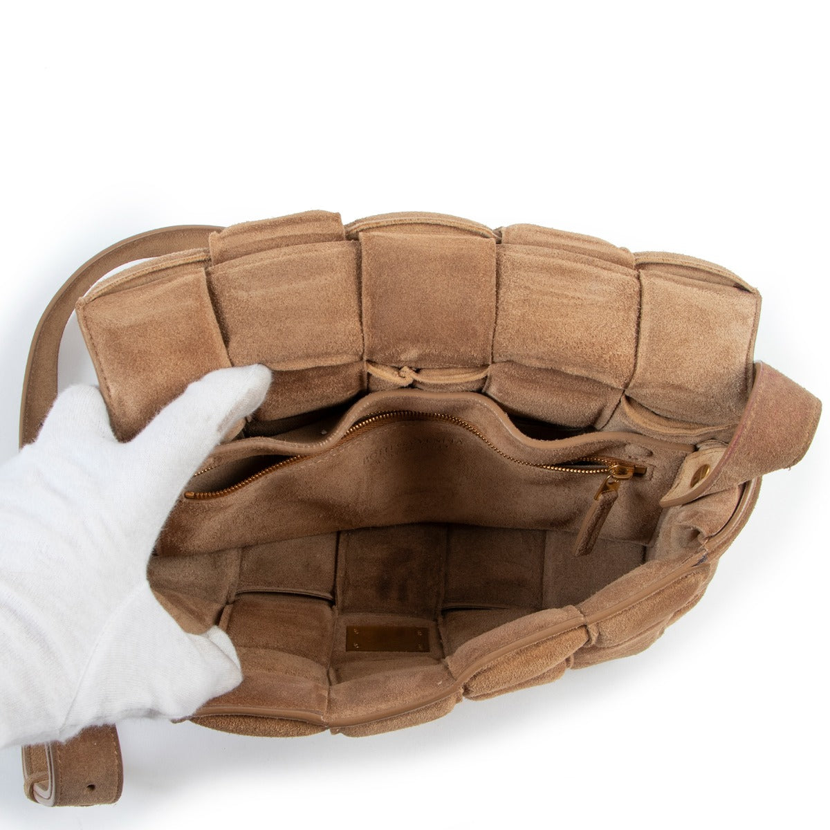 Shop safe online at Labellov in Antwerp this 100% authentic second hand Bottega Veneta Camel Suede Cassette Crossbody