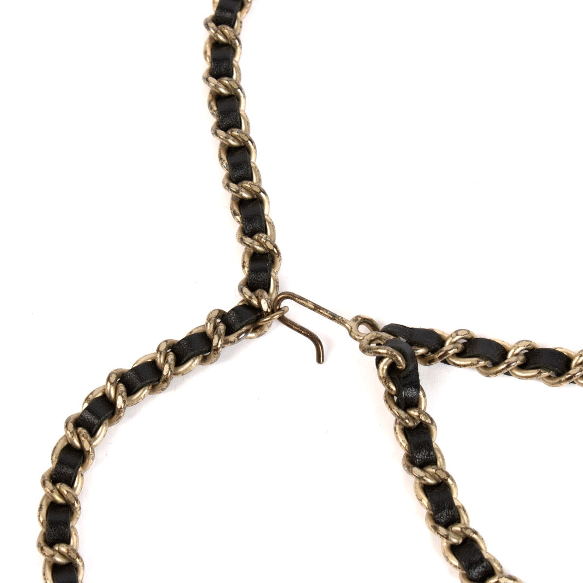 Shop safe online at Labellov in Antwerp, Brussels and Knokke this 100% authentic second hand designer Chanel Black Chain Belt