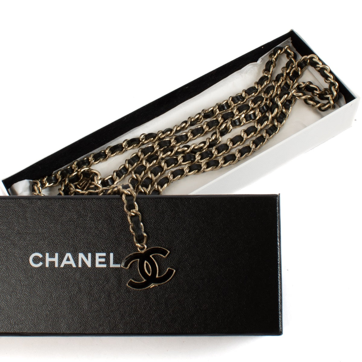 Shop safe online at Labellov in Antwerp, Brussels and Knokke this 100% authentic second hand designer Chanel Black Chain Belt