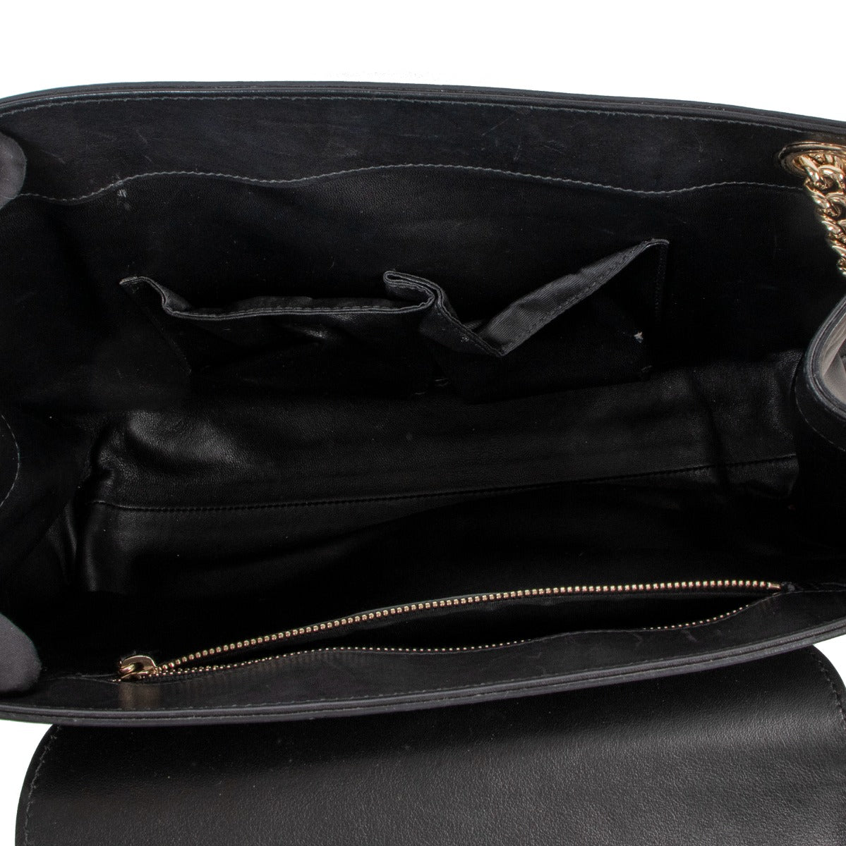 Buy online an authentic second hand Gucci black Emily chain shoulder bag in good condition at Labellov in Antwerp.