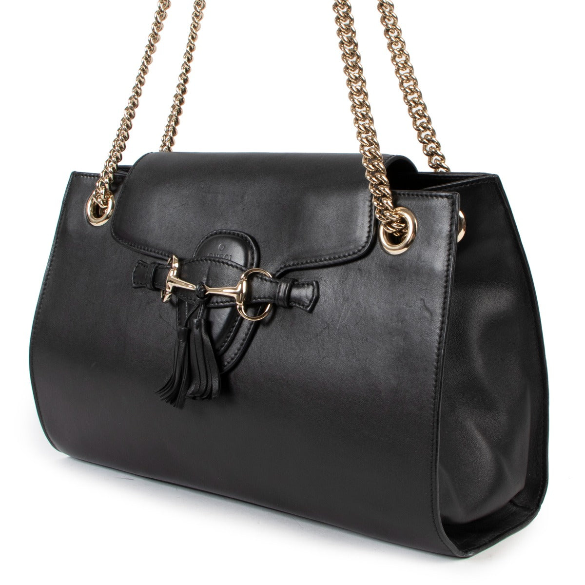 Buy online an authentic second hand Gucci black Emily chain shoulder bag in good condition at Labellov in Antwerp.