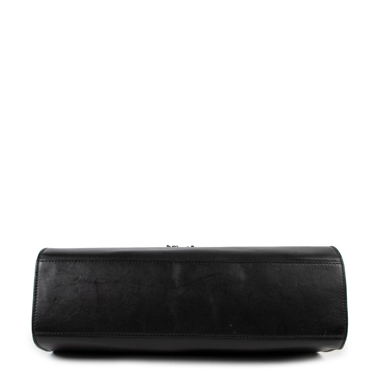 Buy online an authentic second hand Gucci black Emily chain shoulder bag in good condition at Labellov in Antwerp.