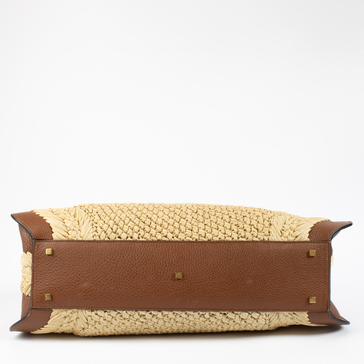 Shop safe online at Labellov in Antwerp, Brussels and Knokke this 100% authentic second hand Valentino Garavani Raffia Vlogo Signature Top Handle. Veilig online tweedehands authentieke Valentino Garavani Raffia Vlogo Signature handtas kopen bij Labellov.