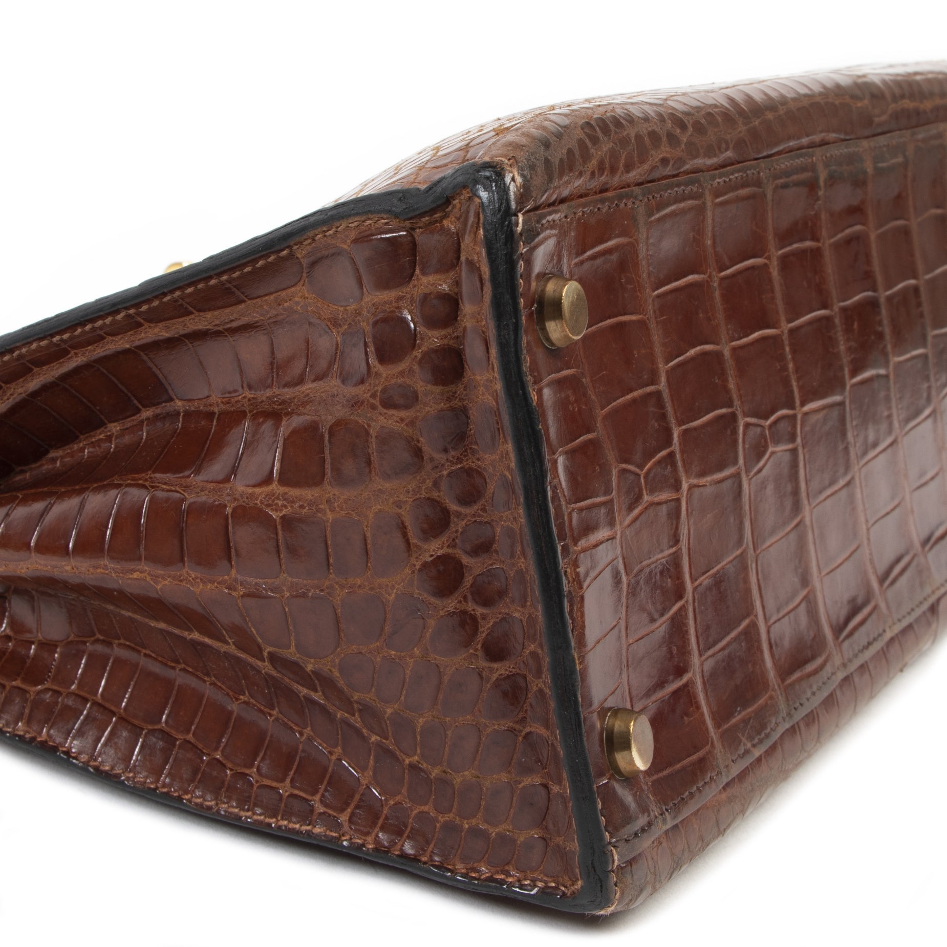 preloved designer Hermès Kelly 32 Miel Crocodile GHW corners in very good condition