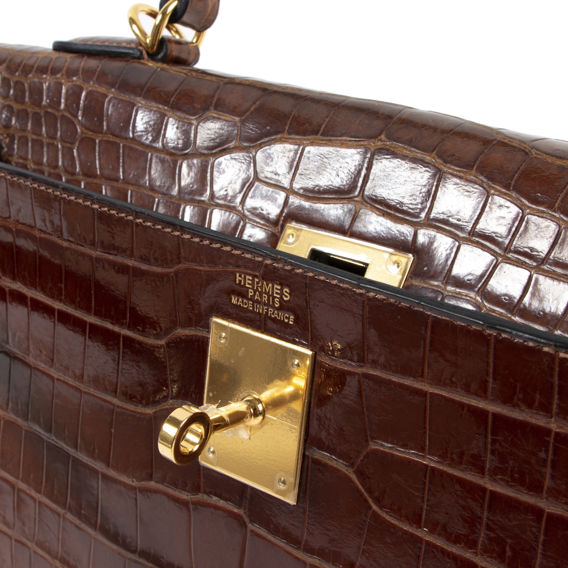 Hermès Kelly 32 Miel Crocodile GHW logo lock in very good condition online at Labellov secondhand luxury