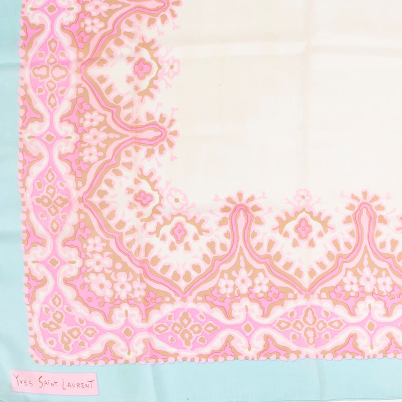 Shop safe online 100% authentic second had Yves Saint Laurent Pink Scarf at Labellov in Antwerp.