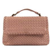 Shop safe online at Labellov in Antwerp, Brussels and Knokke this 100% authentic second hand Bottega Veneta Pink Intrecciato Crossbody