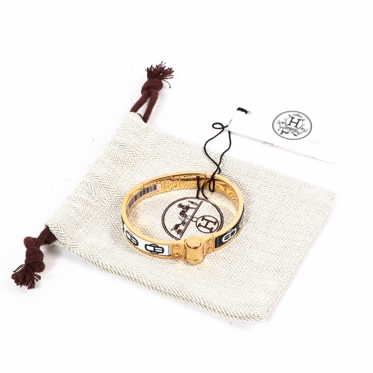 Buy an authentic Hermès Rose Gold Charniere Fin Cuirs Marins Bracelet Size - M in very good condition at Labellov in Antwerp.