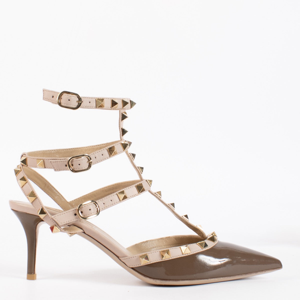 Authentic pre-loved Valentino Two-Tone Leather Rockstud Pumps — Size 39 on Labellov.com