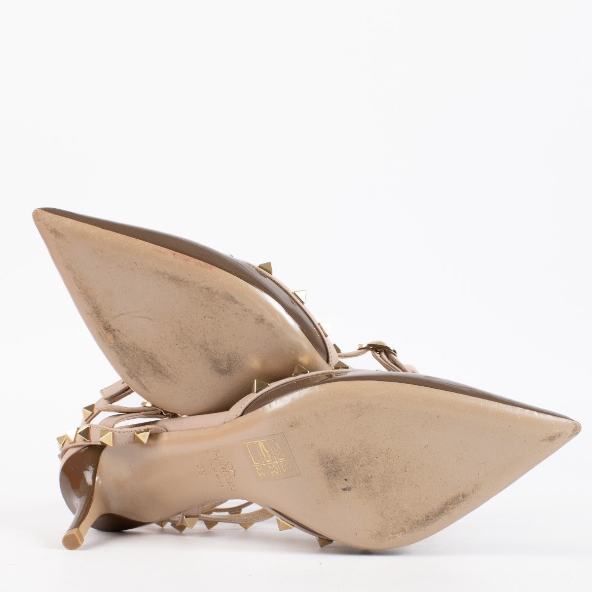 Authentic pre-loved Valentino Two-Tone Leather Rockstud Pumps — Size 39 on Labellov.com