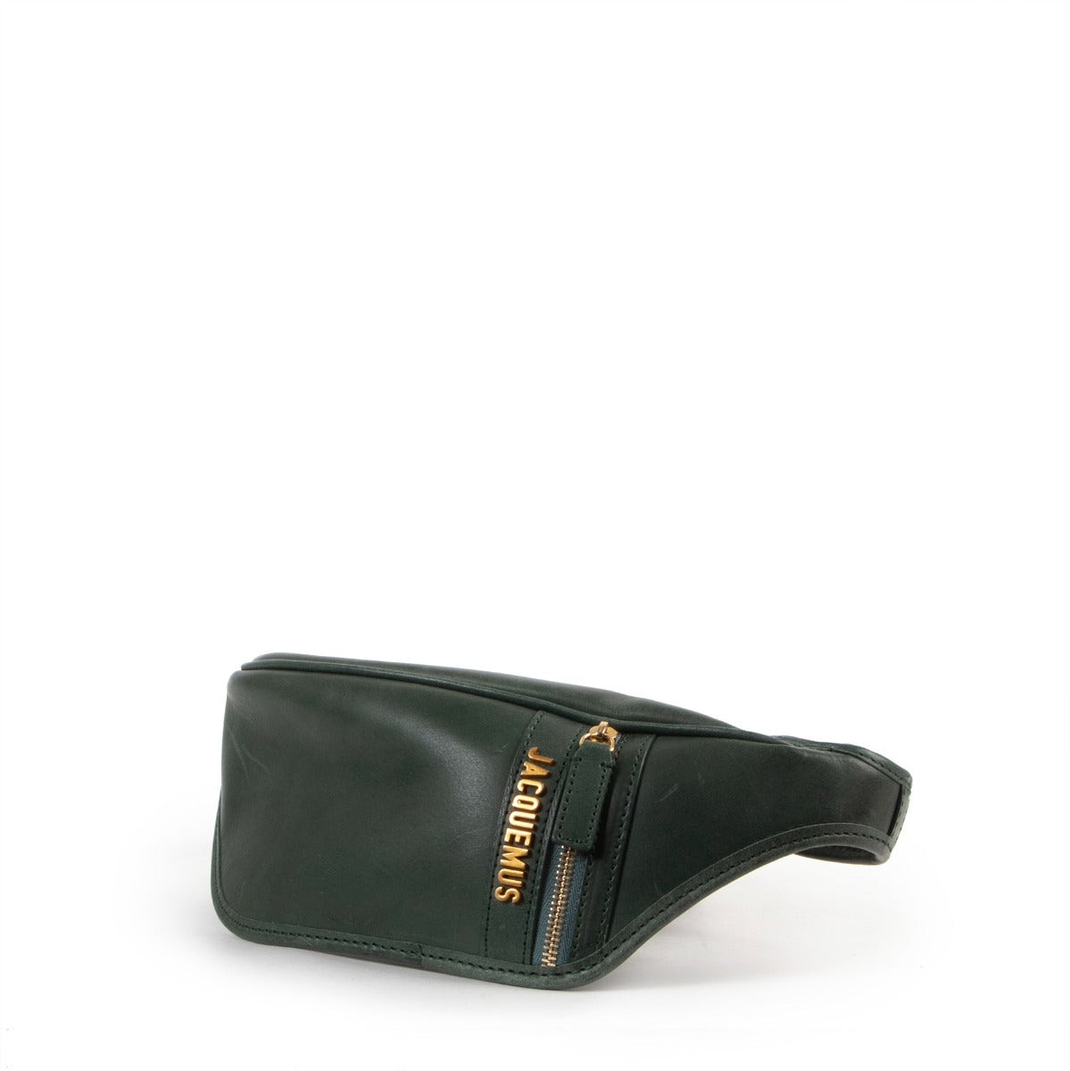 Buy online an authentic second hand Jacquemus Green Leather La banane Belt Bag in preloved at Labellov in Antwerp.