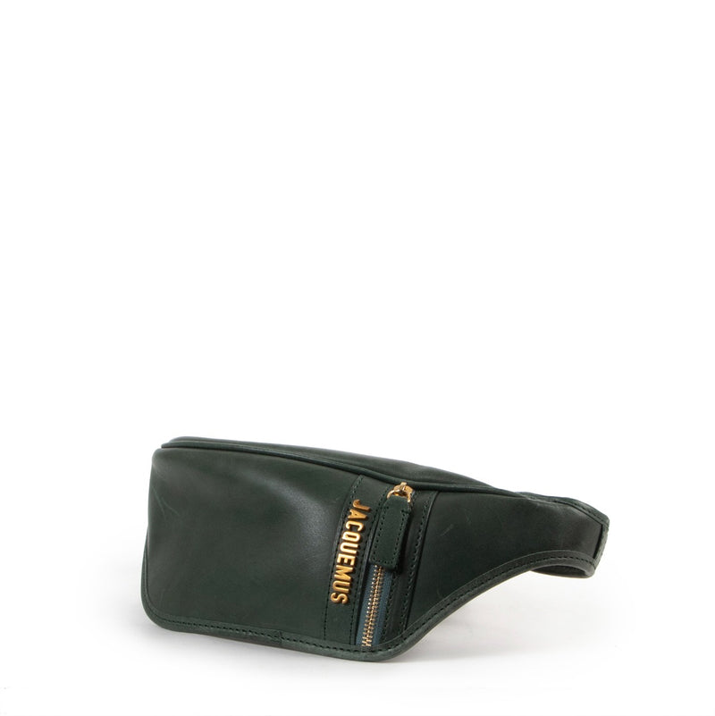 Buy online an authentic second hand Jacquemus Green Leather La banane Belt Bag in preloved at Labellov in Antwerp.