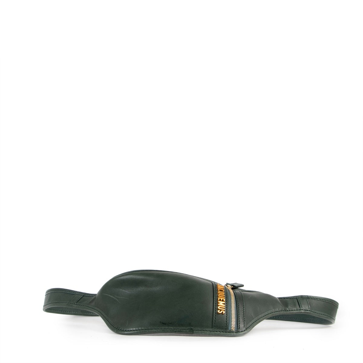 Buy online an authentic second hand Jacquemus Green Leather La banane Belt Bag in preloved at Labellov in Antwerp.