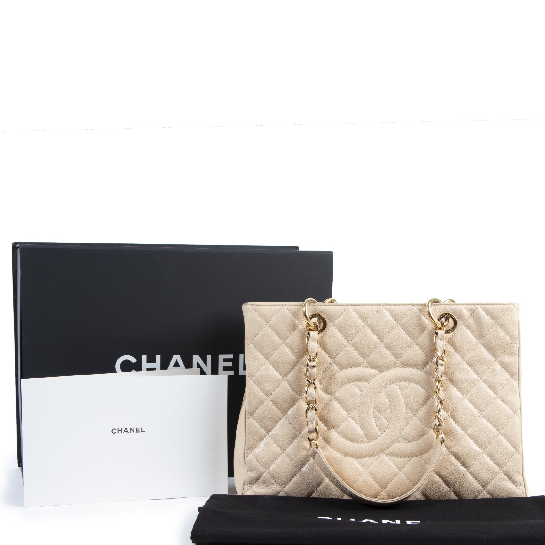 Buy and sell your authentic designer vintage bags for the best price online at Labellov