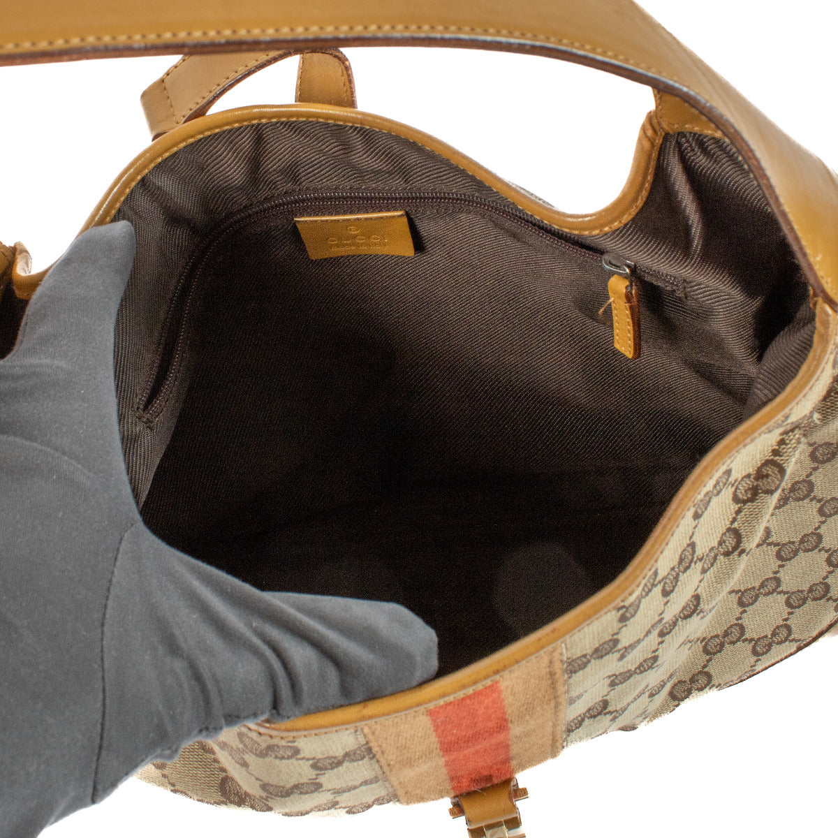 Shop safe online at Labellov in Antwerp, Brussels and Knokke this 100% authentic second hand Gucci GG Canvas Jackie Bag