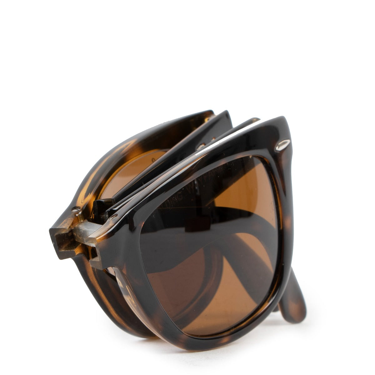 Buy online authentic second hand Ray Ban Brown Tortoise Wayfarer Sunglasses in very good condition at Labellov in Antwerp