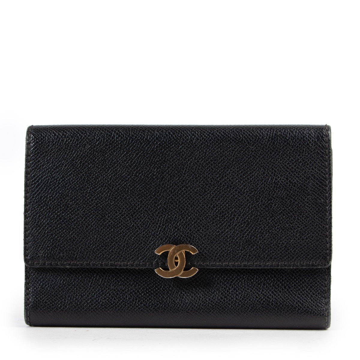 Shop safe online 100% authentic Vintage designer Chanel Black Leather Wallet by Labellov Luxury second hand at the right price at Labellov in Antwerp.