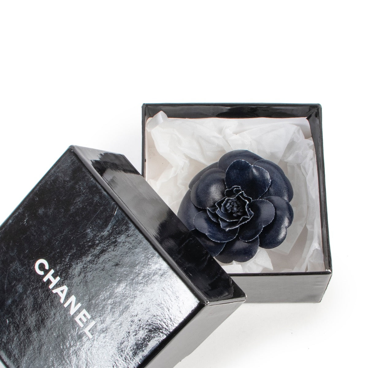 Original vintage Chanel Marine Flower Broche Other in good condition for sale on Labellov Luxury vintage site