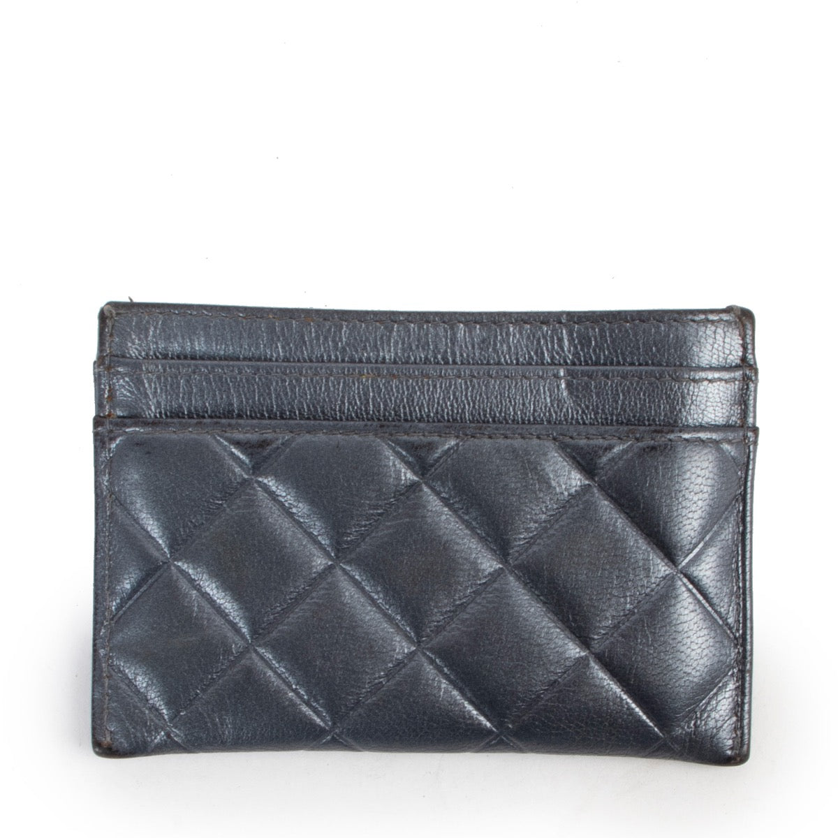 Buy this Chanel Grey Cardholder at Labellov for a reasonable price online or in store in Antwerp or at www.labellov.com