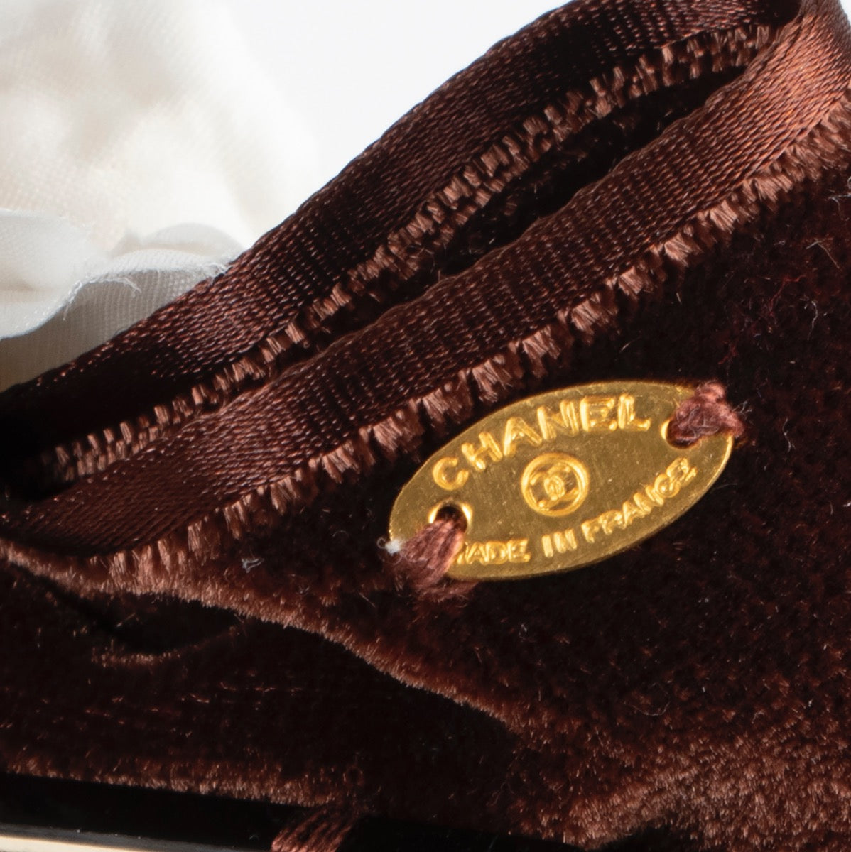 Chanel Brown White Flower Hair Clip Other in good condition on Labellov Luxury vintage site