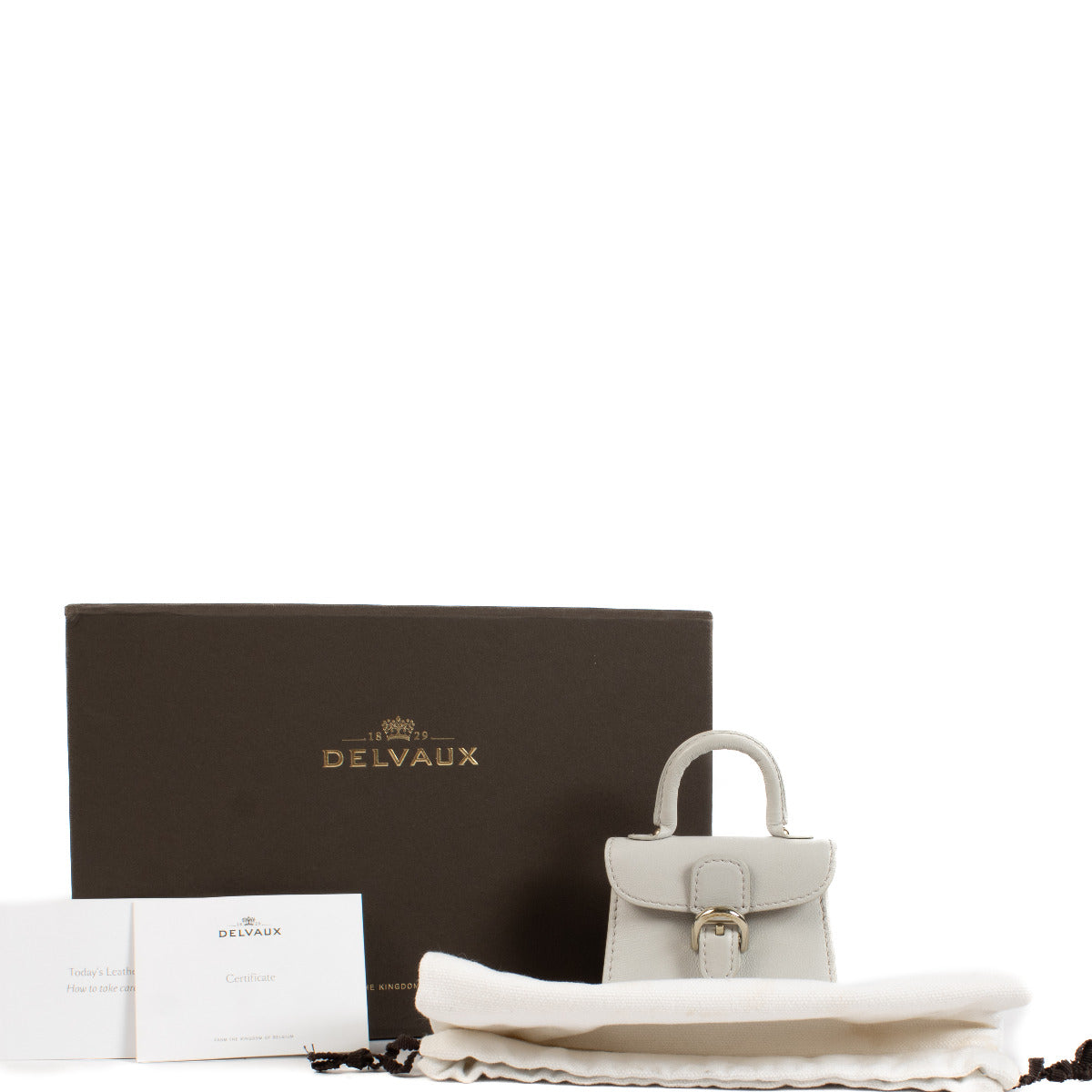 9 cm x 7 cm (11 cm with handle) x 3.5 cm