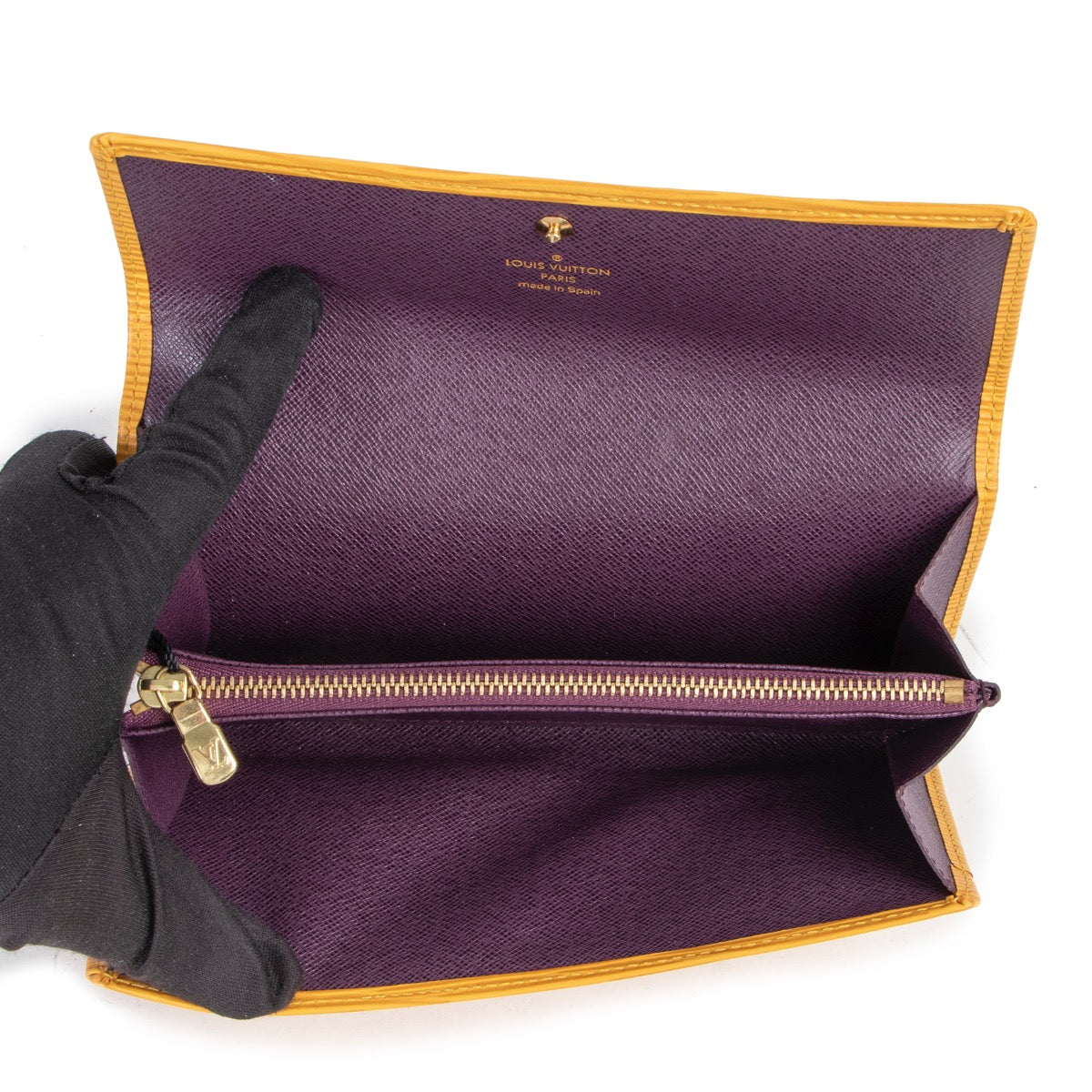 Shop safe online at Labellov in Antwerp this 100% authentic second hand Louis Vuitton Yellow Epi Porte Tresor Wallet
