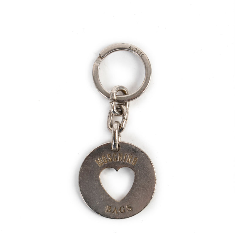 Moschino Silver Keychain available to buy online or in store at Labellov. Give your items a second life and bring them in at Labellov or sell your items.