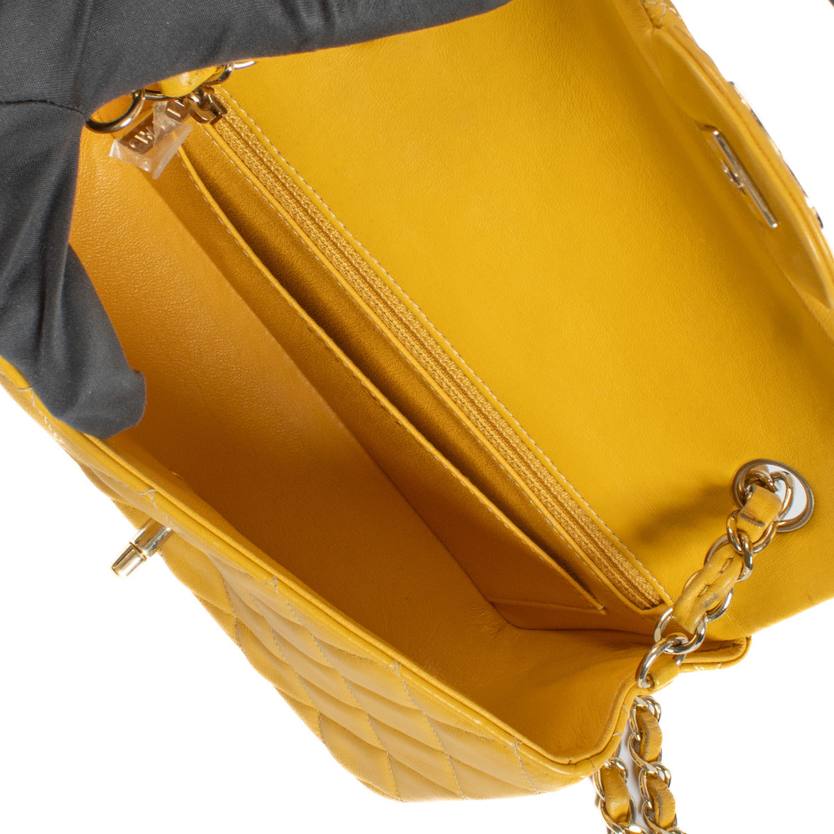Chanel Sunflower Yellow New Mini Classic Flap Bag aan de beste prijs bij Labellov tweedehands luxe in Antwerpen, Knokke en Brussel.