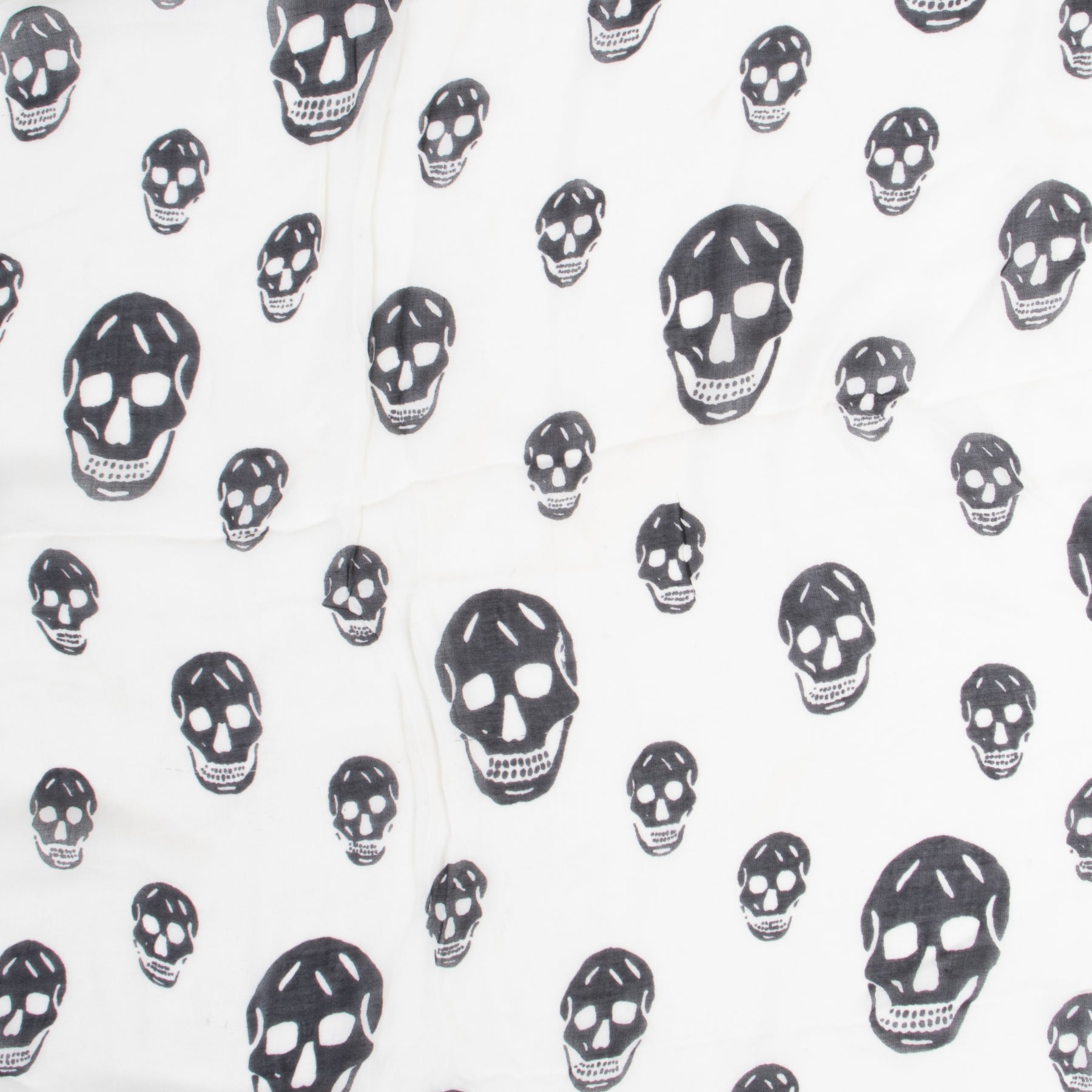 Buy your authentic Alexander McQueen Skull Scarf at Labellov secondhand luxury