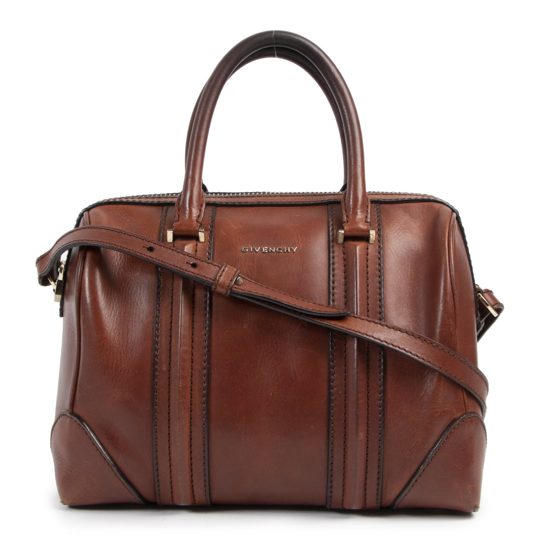 Buy this authentic second-hand vintage Givenchy Lucrezia Leather Bowling Bag at online webshop LabelLOV. Safe and secure shopping. Koop deze authentieke tweedehands vintage Givenchy Lucrezia Leather Bowling Bag bij online webshop LabelLOV.