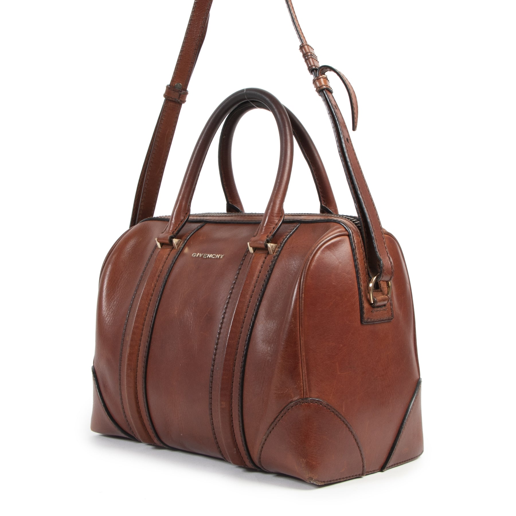 Buy this authentic second-hand vintage Givenchy Lucrezia Leather Bowling Bag at online webshop LabelLOV. Safe and secure shopping. Koop deze authentieke tweedehands vintage Givenchy Lucrezia Leather Bowling Bag bij online webshop LabelLOV.
