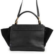 Buy this authentic second-hand vintage Celine Medium Black Trapeze Bag at online webshop LabelLOV. Safe and secure shopping. Koop deze authentieke tweedehands vintage Celine Medium Black Trapeze Bag bij online webshop LabelLOV.
