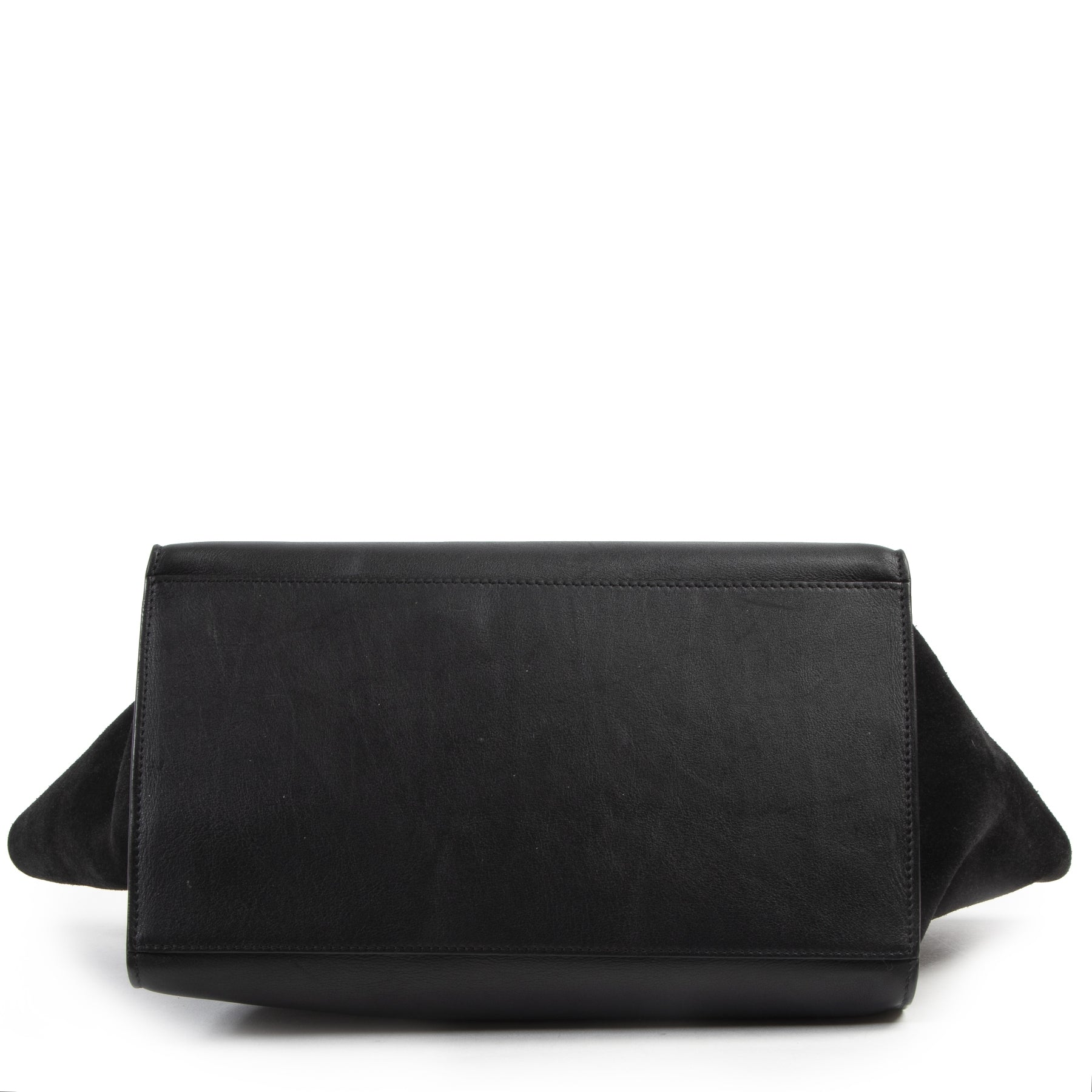 Buy this authentic second-hand vintage Celine Medium Black Trapeze Bag at online webshop LabelLOV. Safe and secure shopping. Koop deze authentieke tweedehands vintage Celine Medium Black Trapeze Bag bij online webshop LabelLOV.
