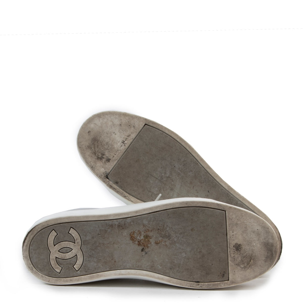 Achetez en ligne les authentiques baskets Chanel White Silver High Top en taille 38 au bon prix.