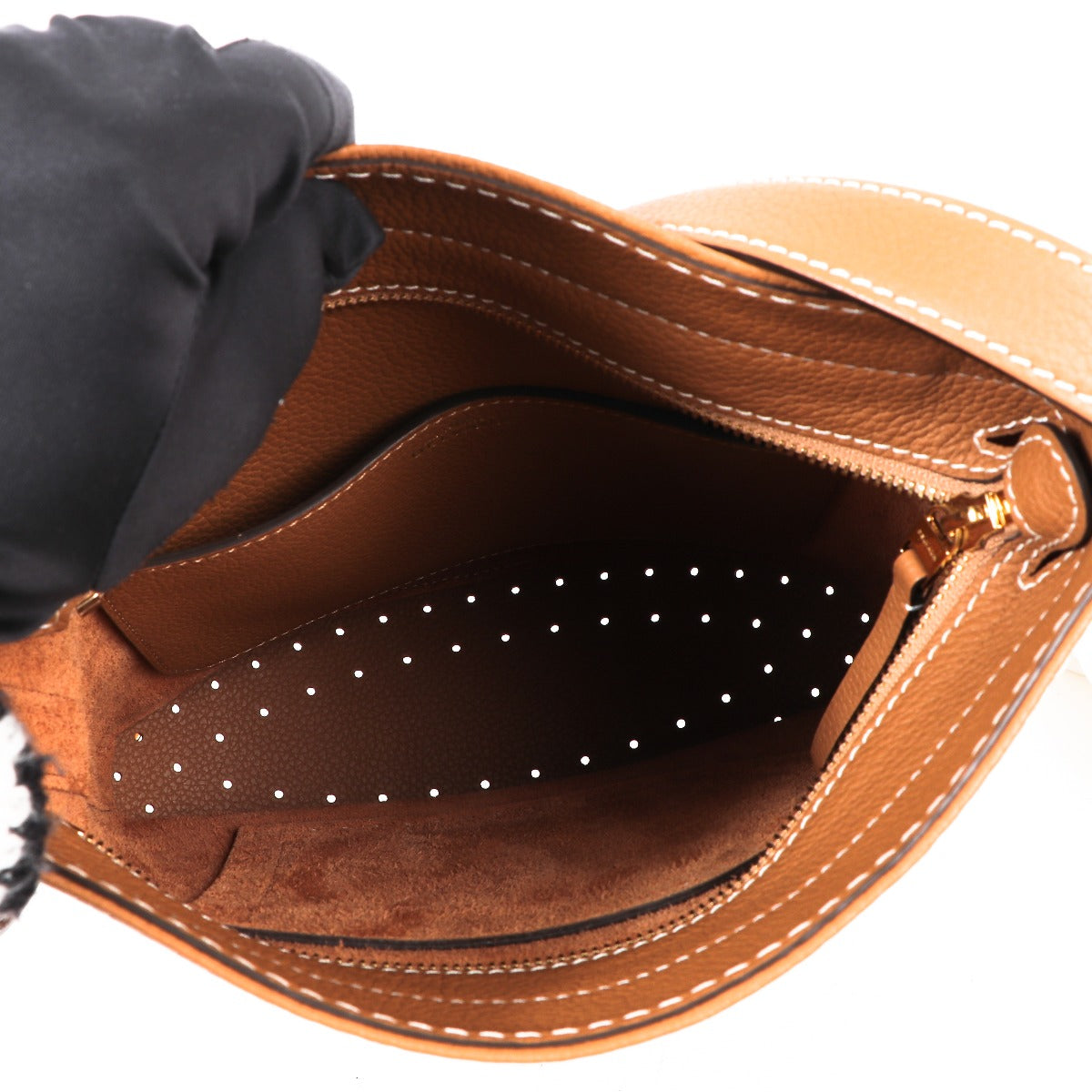Buy an authentic second-hand Delvaux Cognac Taurillon Pin Daily Crossbody Bag in very good condition at Labellov in Antwerp.