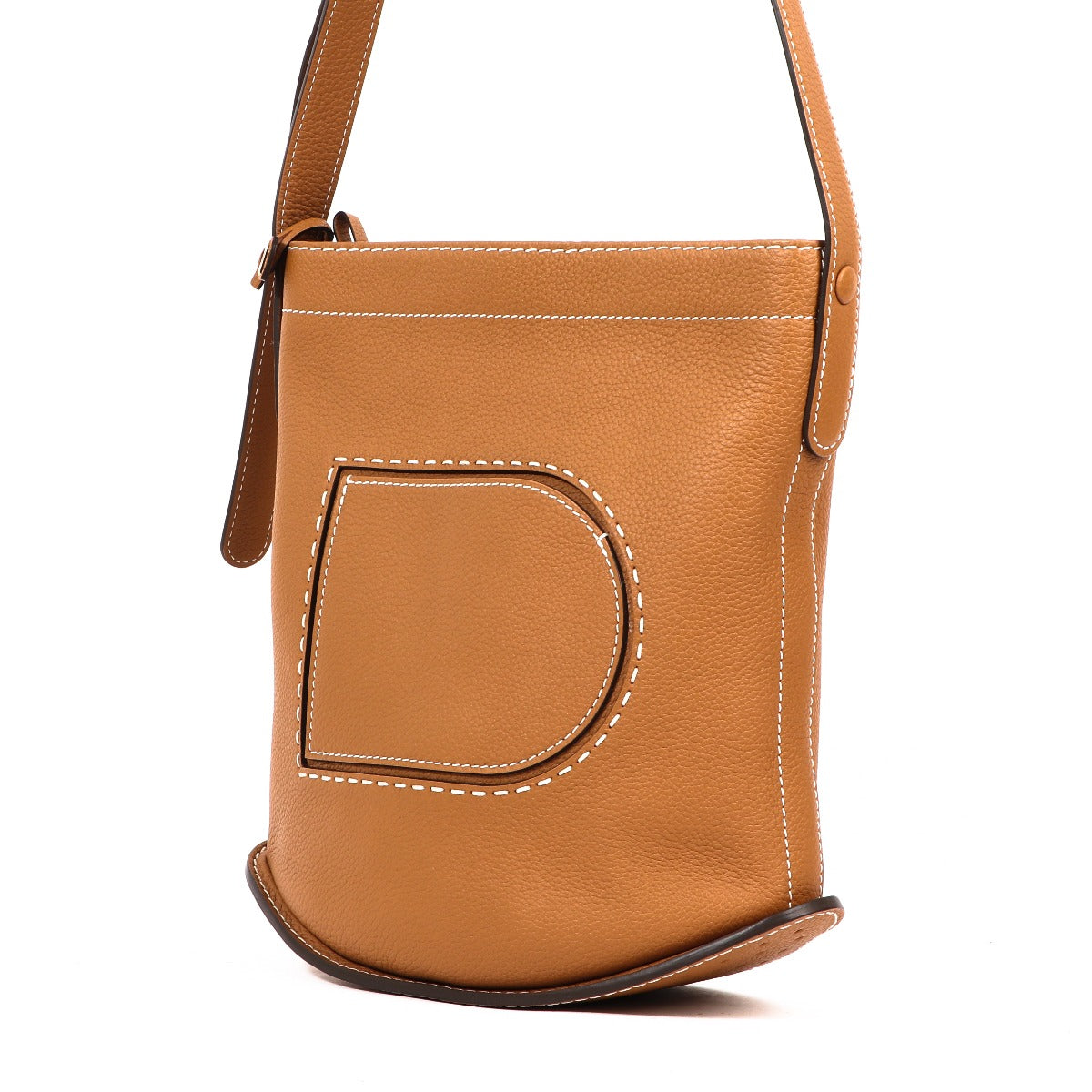 Buy an authentic second-hand Delvaux Cognac Taurillon Pin Daily Crossbody Bag in very good condition at Labellov in Antwerp.