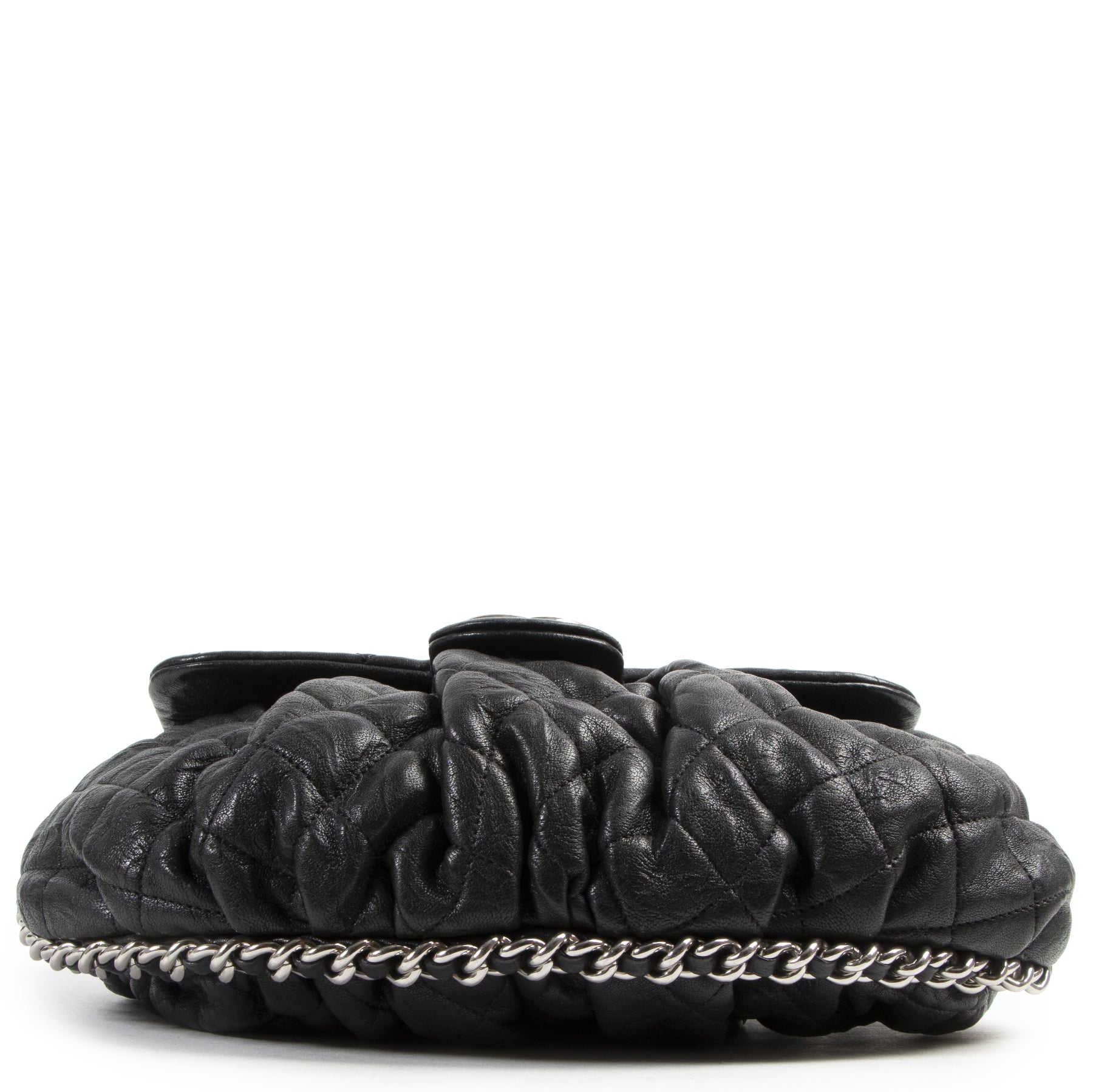 Chanel Black Chain Around Flap Bag pour le meilleur prix chez Labellov à Anvers Belgique
