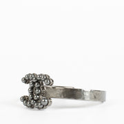 Authentic second-hand Chanel 15P CC Grey Faux Pearls Gunmetal Tone Bracelet on labellov.com