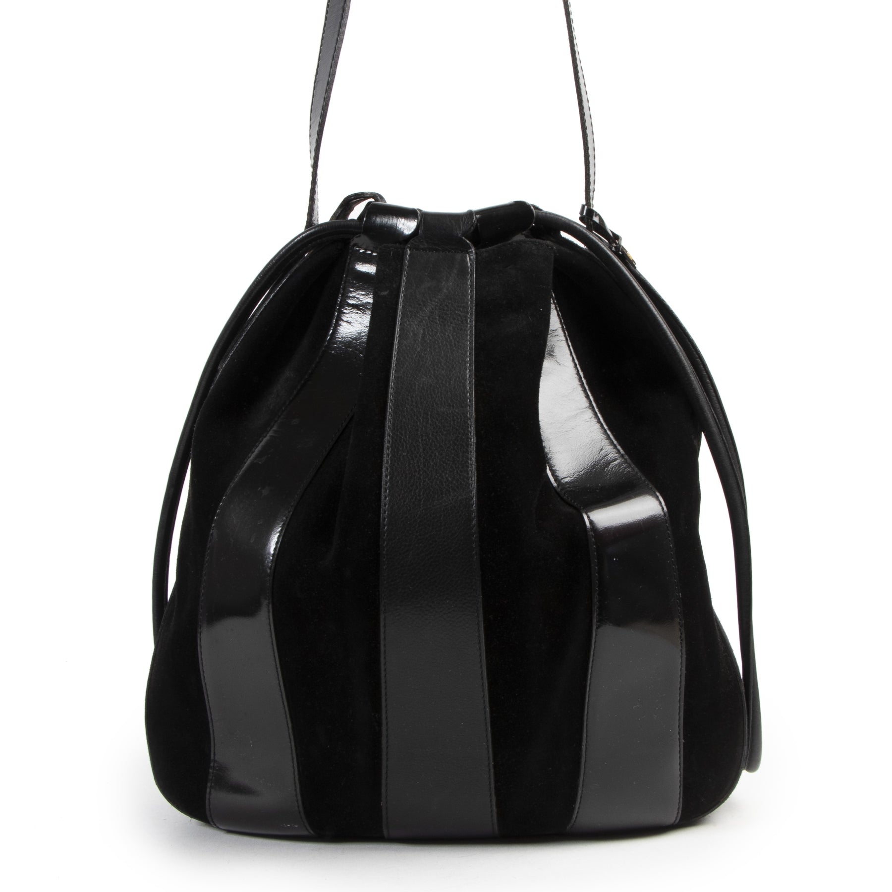 Delvaux Black Suede and Patent Drawstring Bag pour le meilleur prix chez Labellov