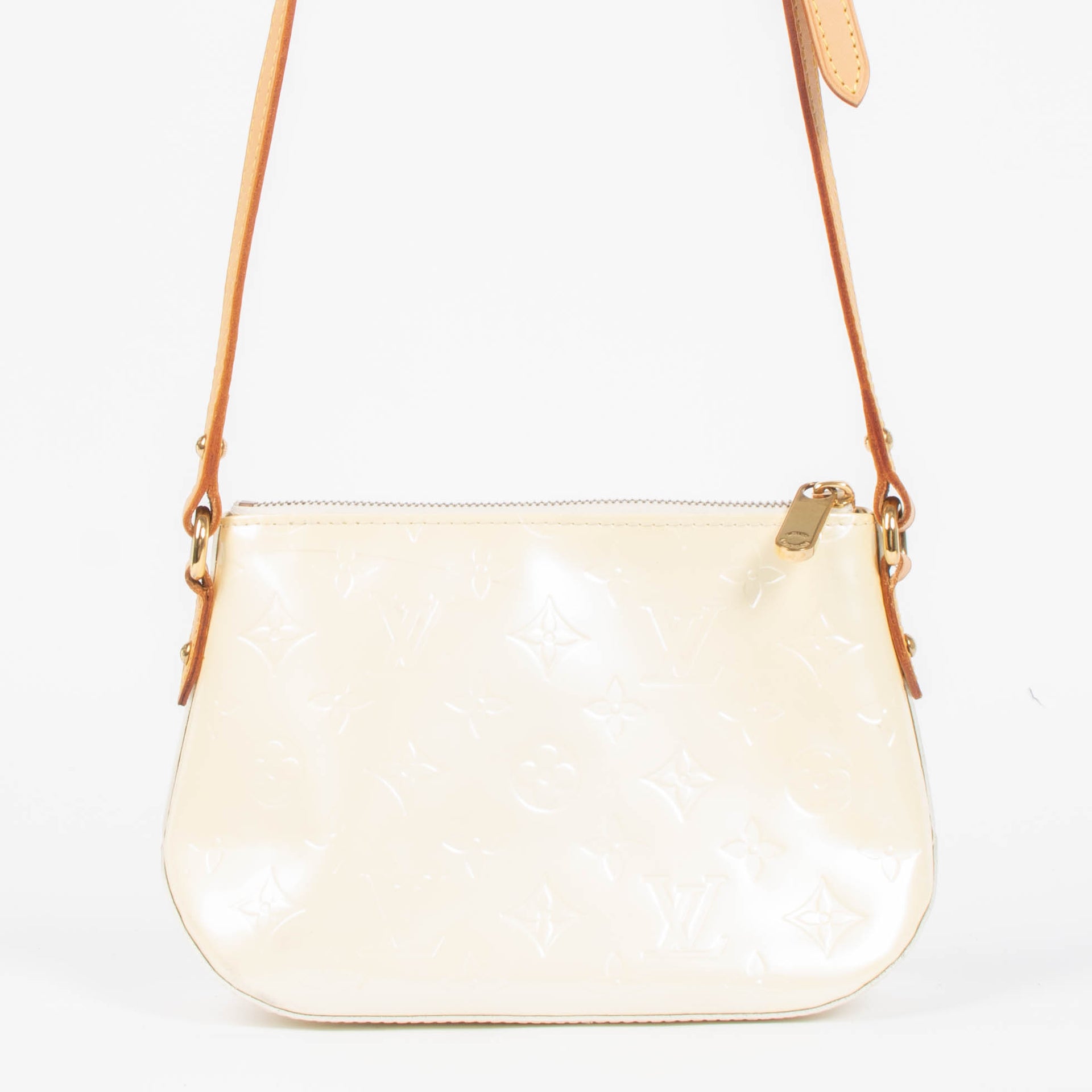 Shop this authentic louis vuitton beige Monogram Vernis Crossbody pre-loved on Labellov.com