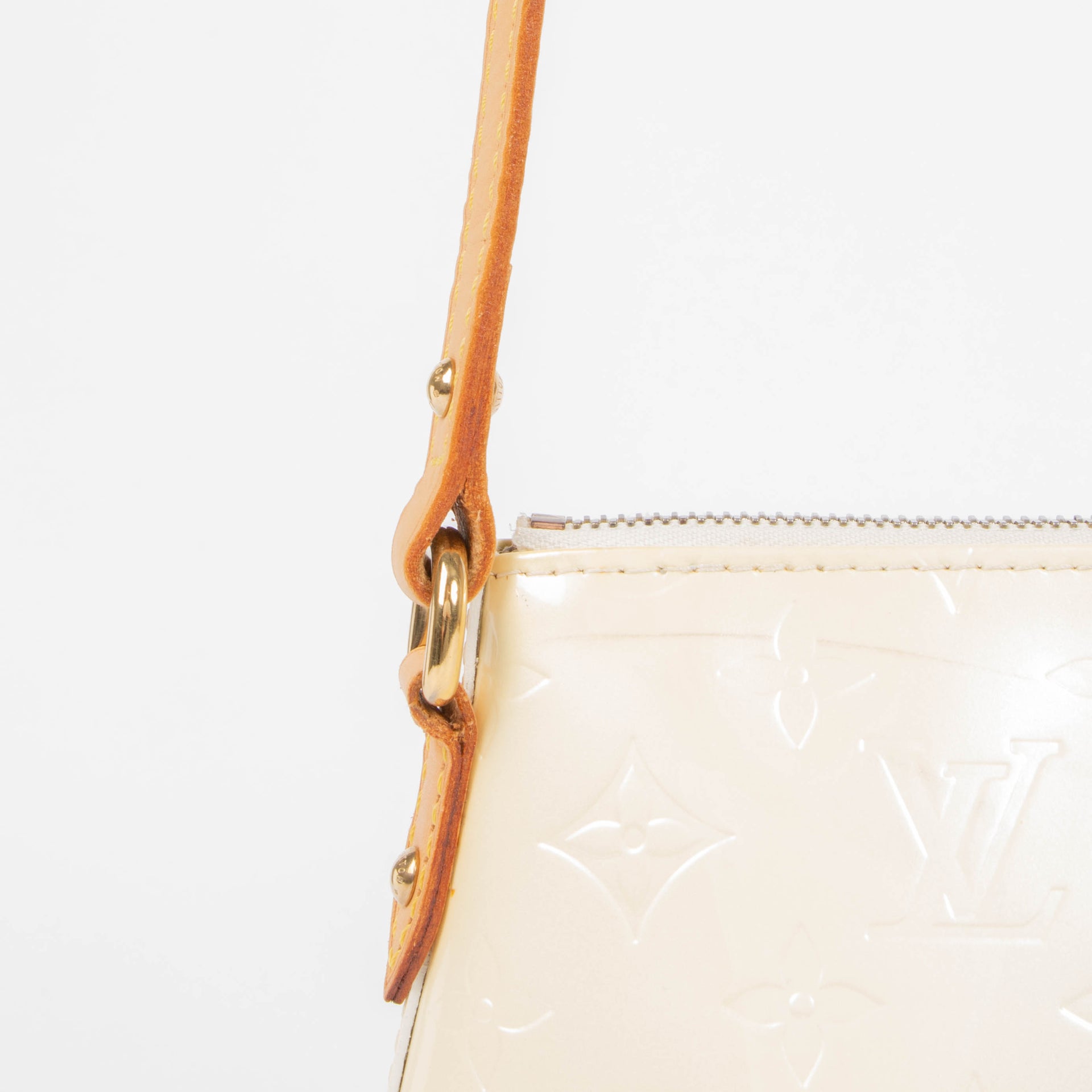 Shop this authentic louis vuitton beige Monogram Vernis Crossbody pre-loved on Labellov.com