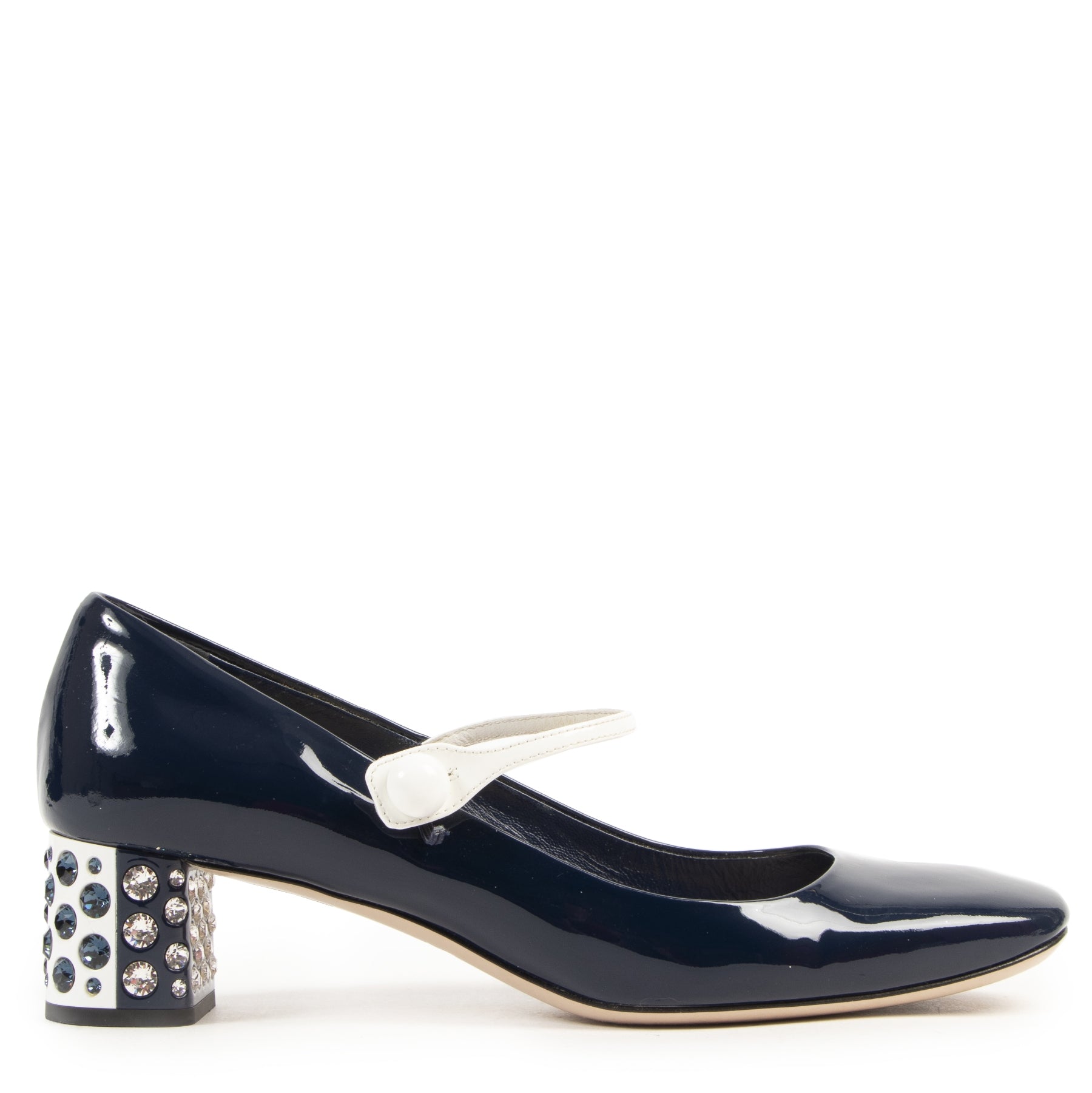 Miu Miu Blue Patent Mary-Jane Pumps for sale online at Labellov secondhand luxury in Antwerp. Koop en verkoop uw authentieke designer handtassen aan de beste prijs bij Labellov.
