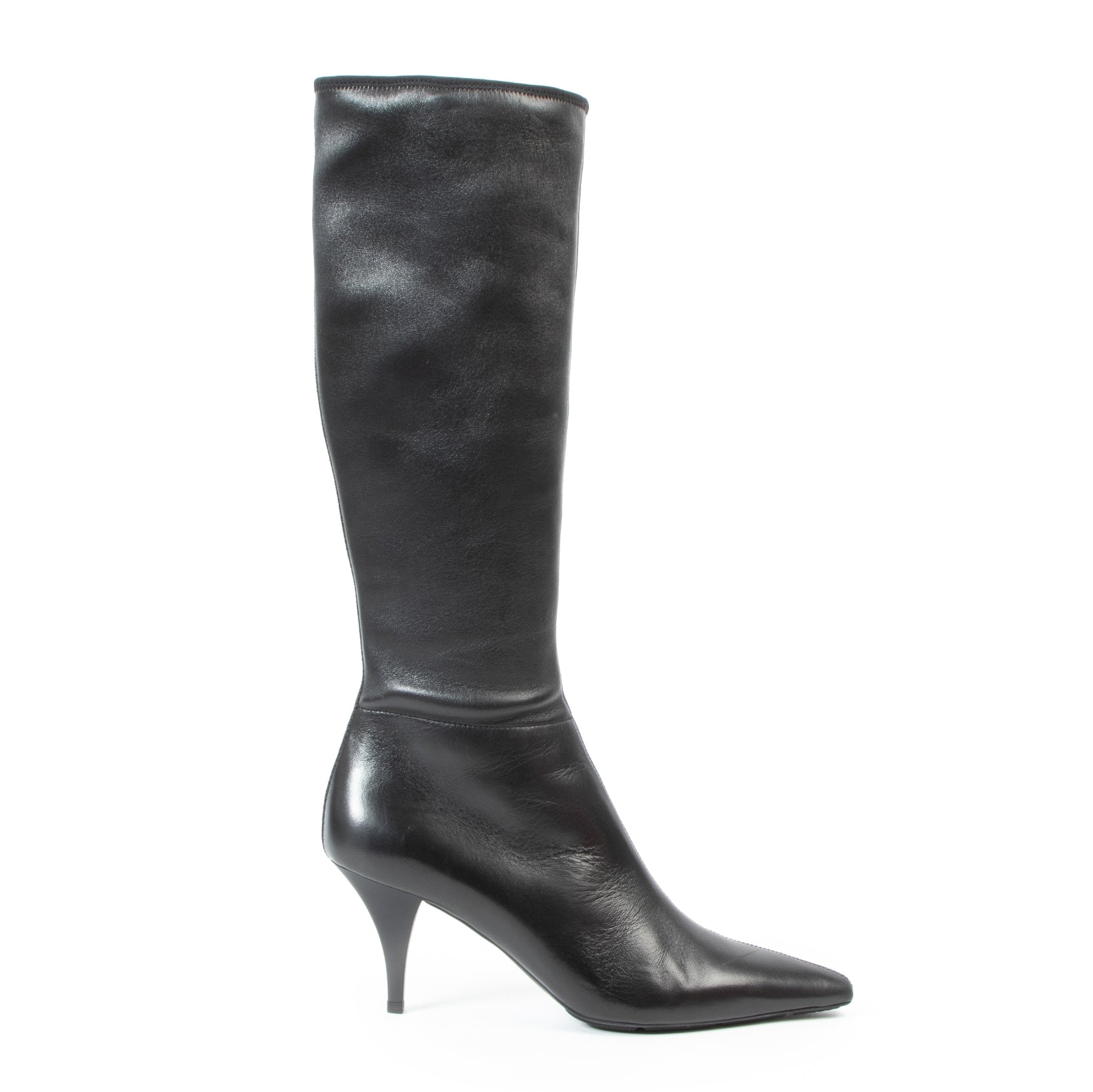 Koop authentieke tweedehands Prada botten met juiste prijs bij LabelLOV.
