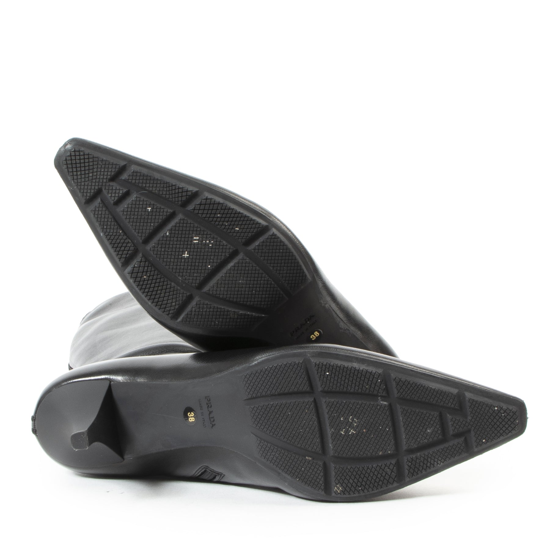 Acheter d'authentiques bottines Prada d'occasion à bon prix chez LabelLOV.