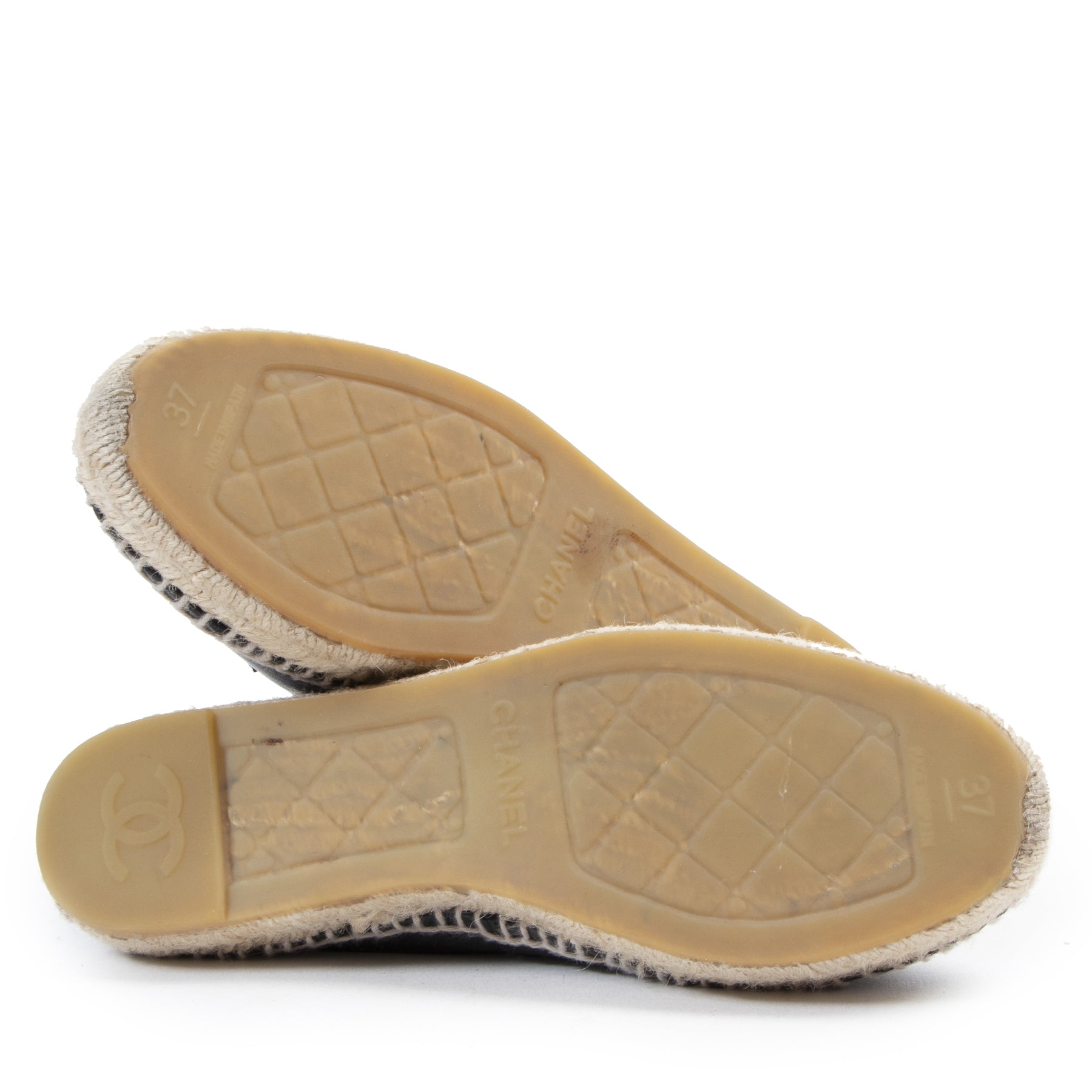 Achetez d'authentiques chaussures Chanel d'occasion à bon prix chez LabelLOV.