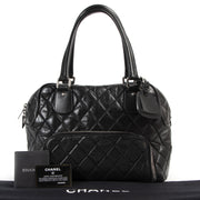 Chanel Black Quilted Leather New York Tote. Authentieke tweedehands Chanel handtassen bij LabelLOV Antwerpen. Authentique seconde-main luxury en ligne webshop LabelLOV. Authentic preloved Chanel handbags at LabelLOV Antwerp.